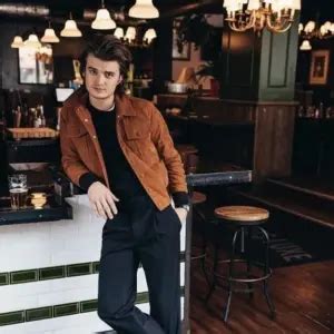 Joe Keery Nude — Pictures & NSFW Video Clips!